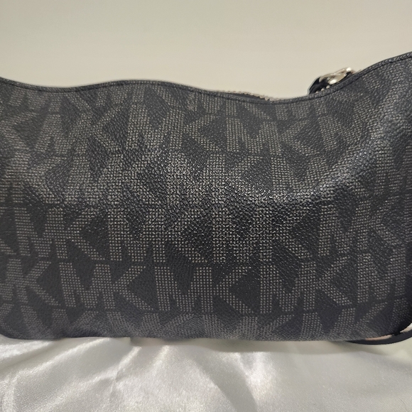 Michael Kors MK Signature Black Fanny Pack Belt Bag With Silver Chain Accent - Picture 3 of 10